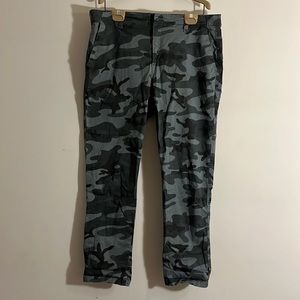 Gap Camo khakis. Size 10.